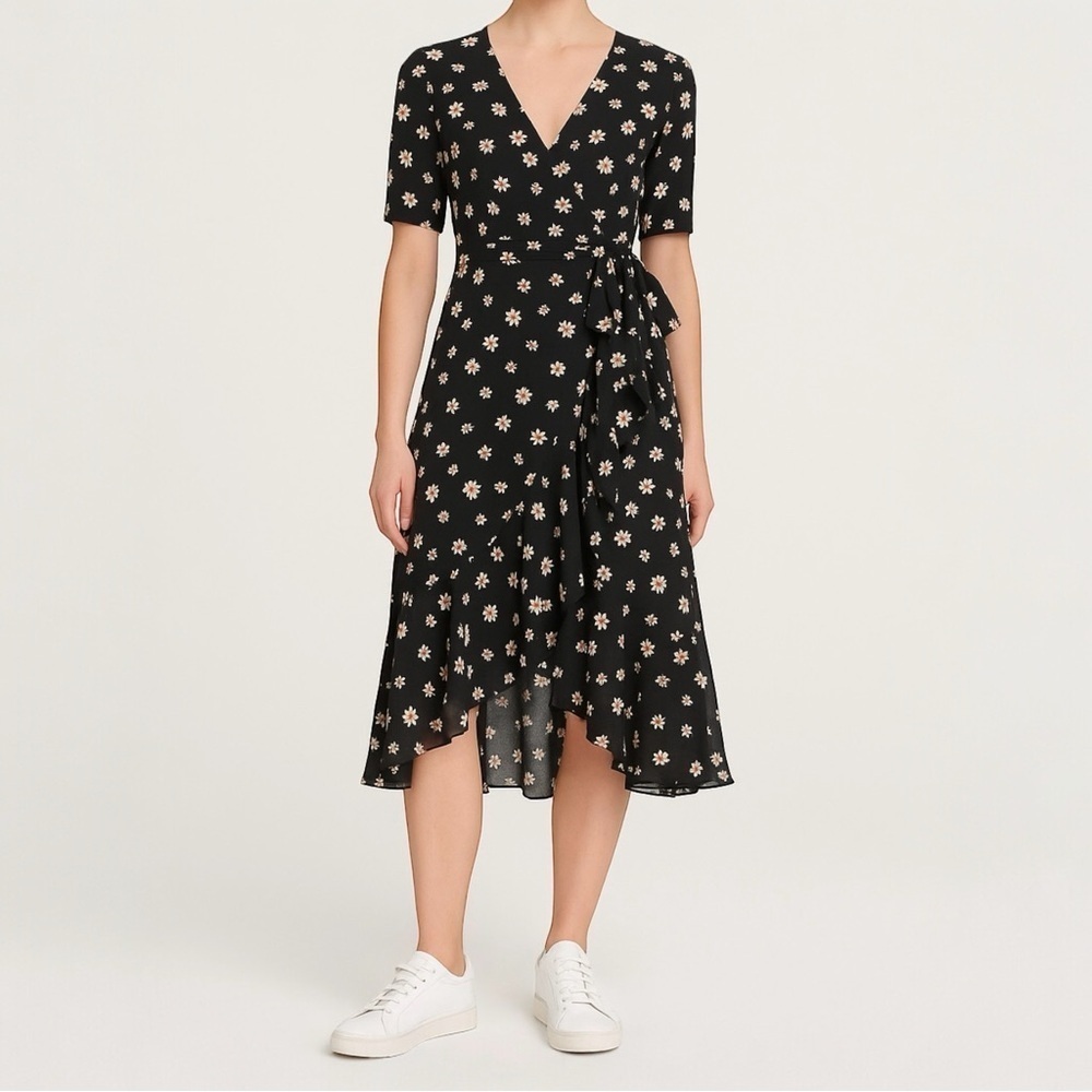 FAME AND PARTNERS Daisy Floral Wrap‎ Short Sleeve Midi Dress